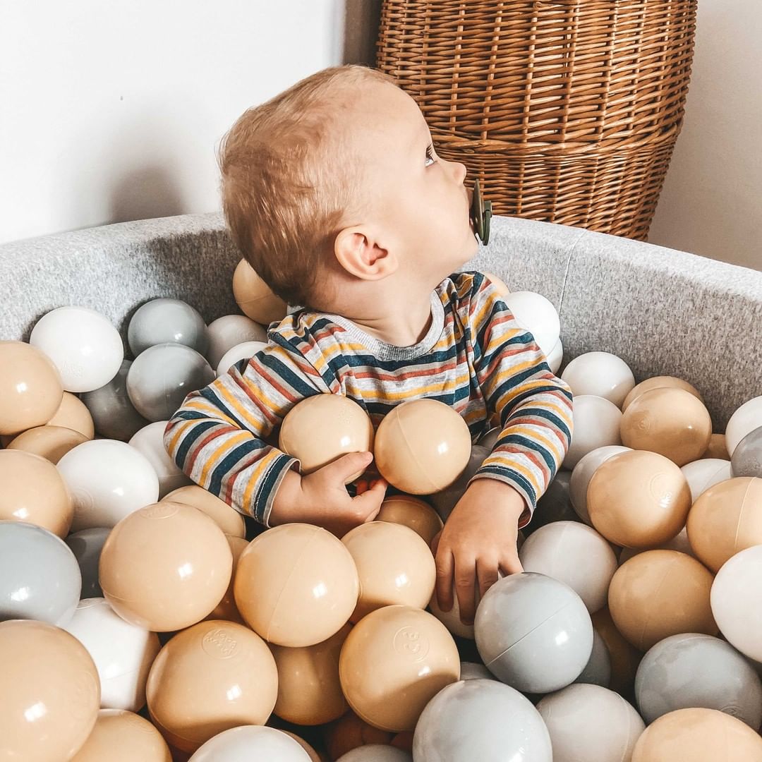 Grijze ballenbak met 250 ballen - Safari set