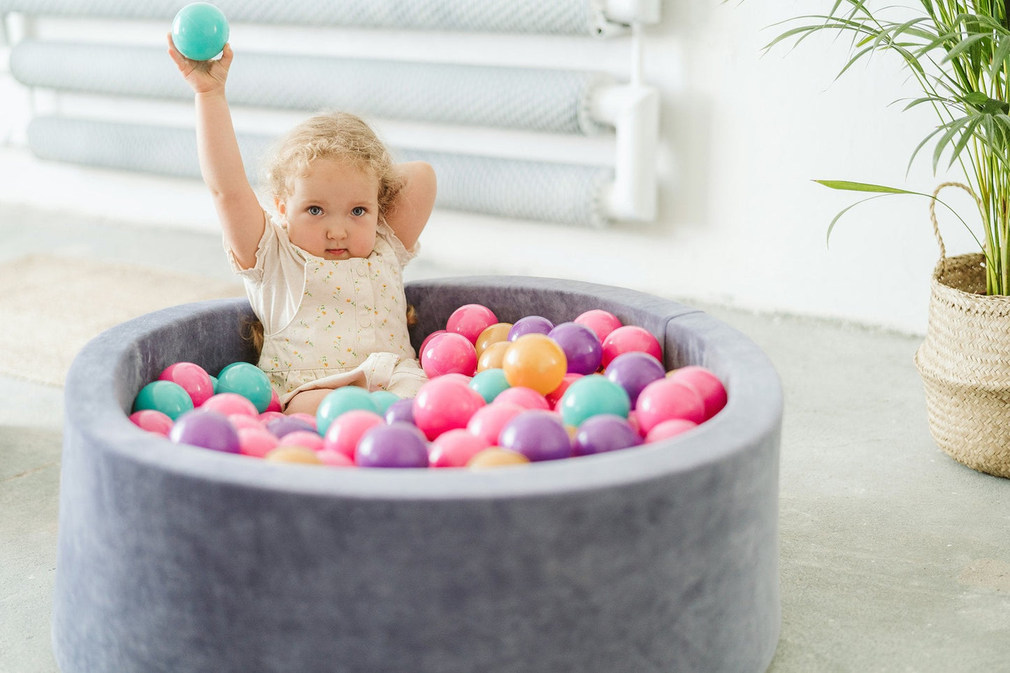 Velvet Ball Pit Graphite with 250 Balls - Flower Set